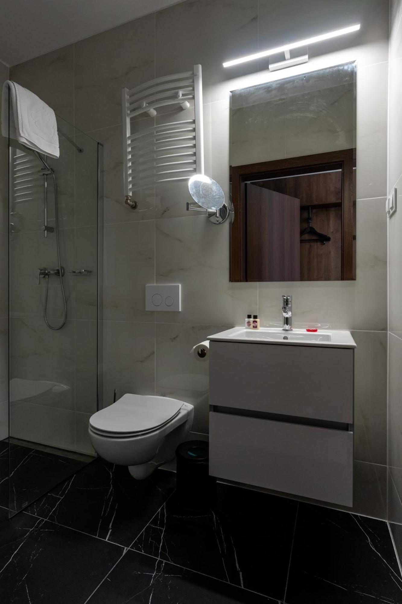 Bed and Breakfast Sleep&Fly Okecie Warsaw Airport Exterior foto